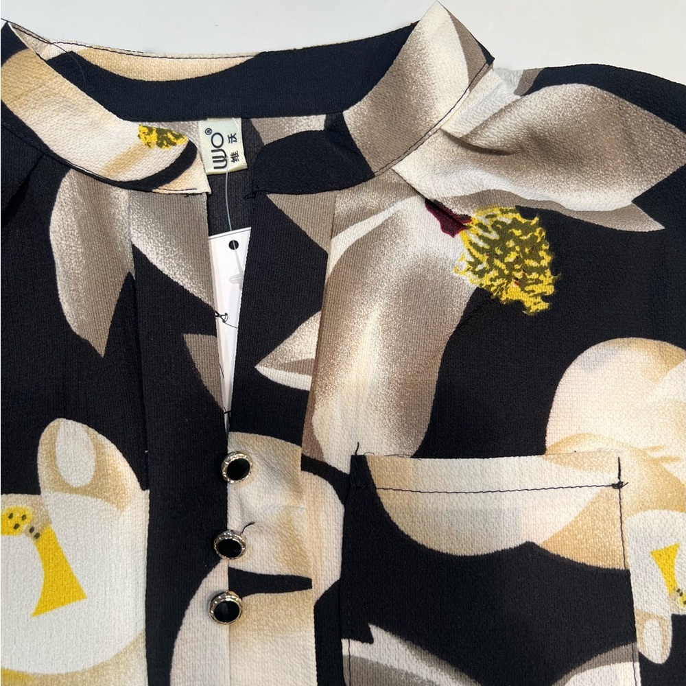 Flower Blouse - Picture 2 of 3